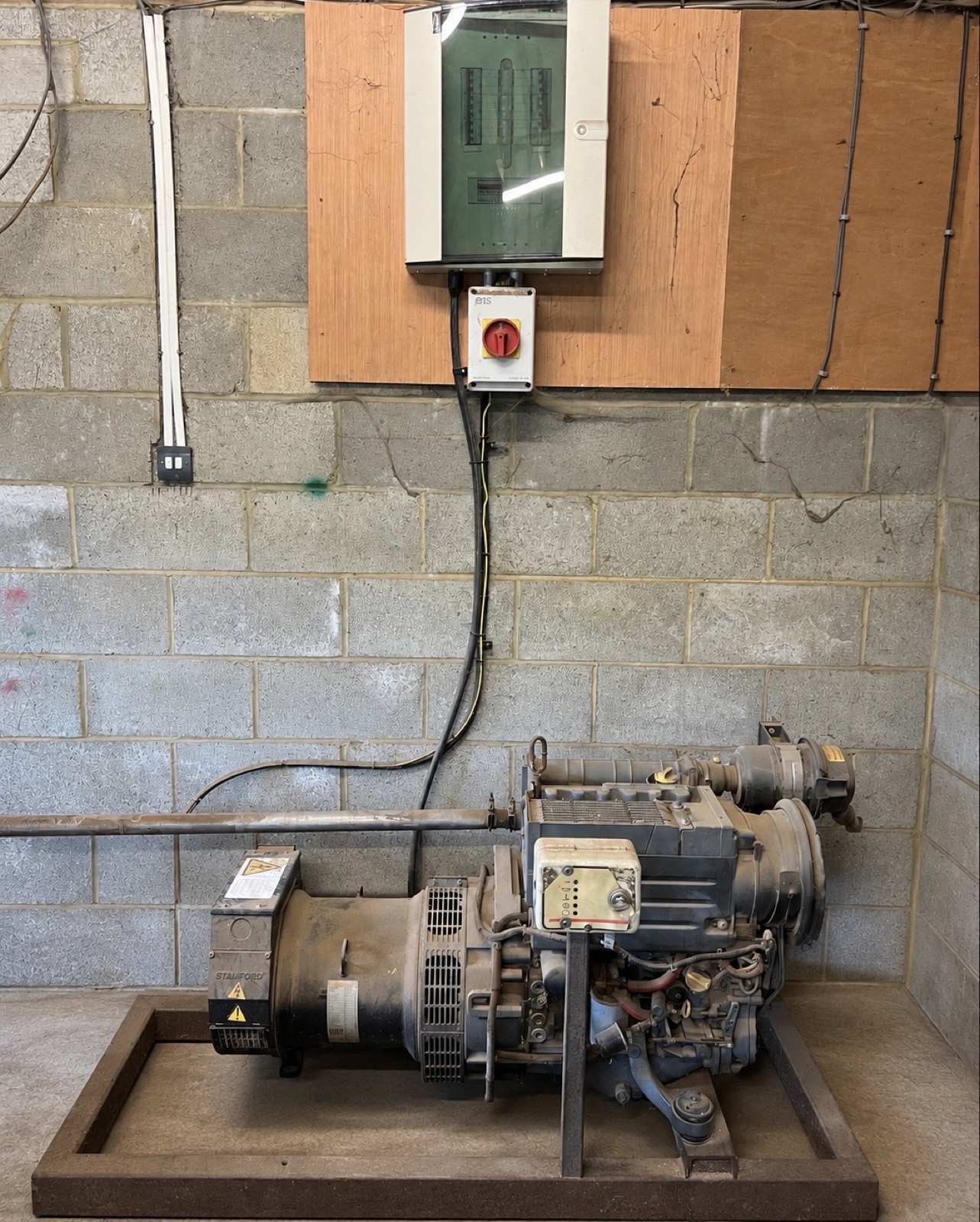 Three-phase commercial generator installation with changeover switch